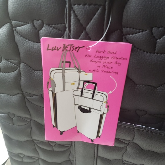 NWT Betsey Johnson Weekender and Wristlet - Picture 5 of 7